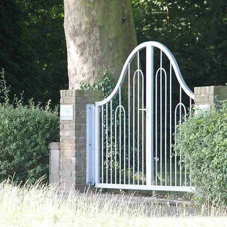 Gaestehaus Alte Schule Hotell